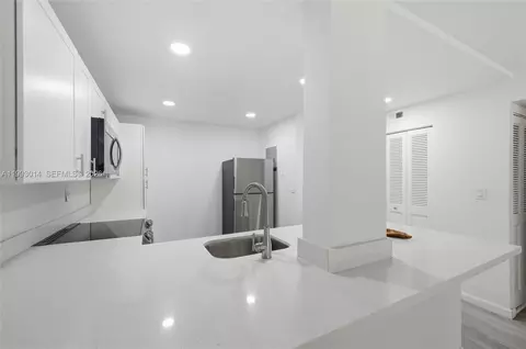 7950 W Mcnab Rd #222, Tamarac, FL 33321
