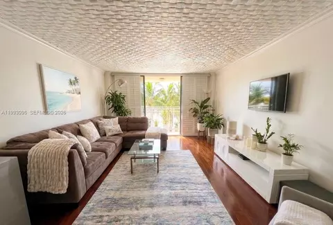 2450 NE 135th St #103, North Miami, FL 33181