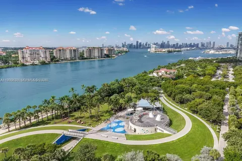 300 S Pointe Dr #801, Miami Beach, FL 33139