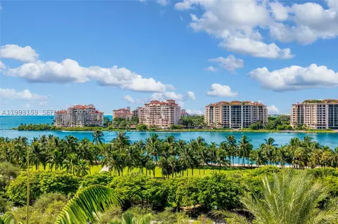 300 S Pointe Dr #801, Miami Beach, FL 33139