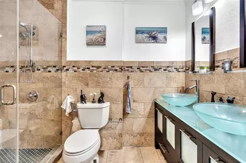 Bath - 340 W 55th St, Hialeah, FL 33012 photo 4 of 6