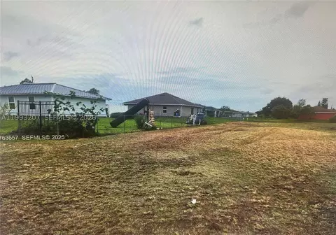3807 24th St W, Lehigh Acres, FL 33971