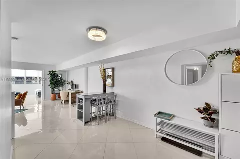825 Brickell Bay Dr #2048, Miami, FL 33131