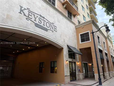 3530 SW 22nd St #706, Miami, FL 33145