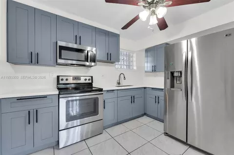 1800 SW 25th St #2305, Miami, FL 33133