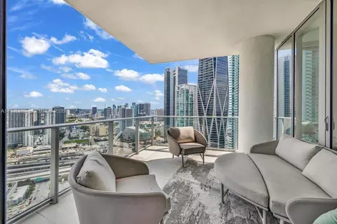 851 NE 1st Ave #3401, Miami, FL 33132