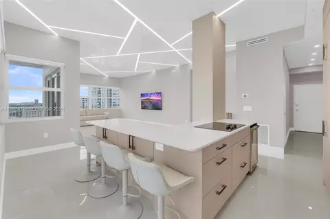 18011 Biscayne Blvd #PH04, Aventura, FL 33160