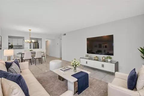 2821 Somerset Dr #302, Lauderdale Lakes, FL 33311
