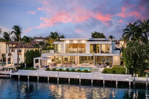 2560 Del Lago Dr, Fort Lauderdale, FL 33316