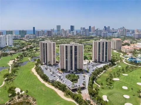 20301 W Country Club Dr #1425, Aventura, FL 33180