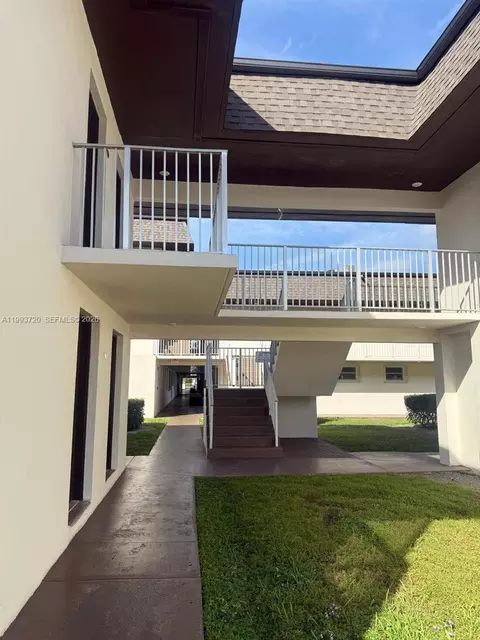 8601 SW 94th St #125W, Miami, FL 33156
