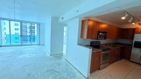 7501 E Treasure Dr #8B, North Bay Village, FL 33141