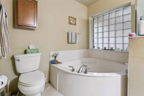 Bath - 14170 SE 4th St, Williston, FL 32696 photo 5 of 6