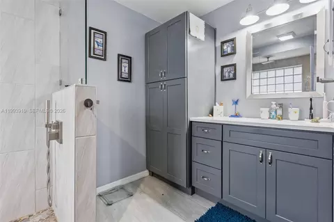 Bath - 14170 SE 4th St, Williston, FL 32696 photo 1 of 6