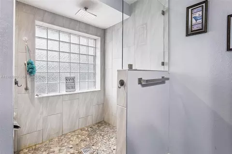 Bath - 14170 SE 4th St, Williston, FL 32696 photo 3 of 6