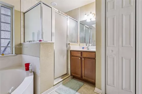 Bath - 14170 SE 4th St, Williston, FL 32696 photo 6 of 6