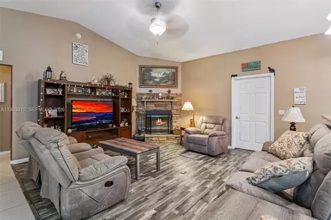 Living - 14170 SE 4th St, Williston, FL 32696 photo 1 of 4