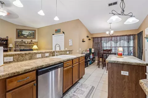 Kitchen - 14170 SE 4th St, Williston, FL 32696 photo 4 of 6