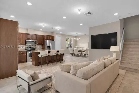 4308 Cascada Cir, Hollywood, FL 33024