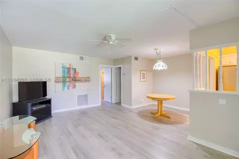 804 SE 7th St #107, Deerfield Beach, FL 33441