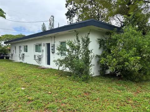 2071 NE 169th St, North Miami Beach, FL 33162