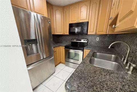 2565 W 56th St #101, Hialeah, FL 33016