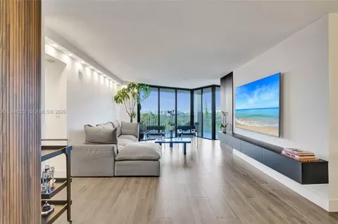 1000 Quayside Ter #707, Miami, FL 33138