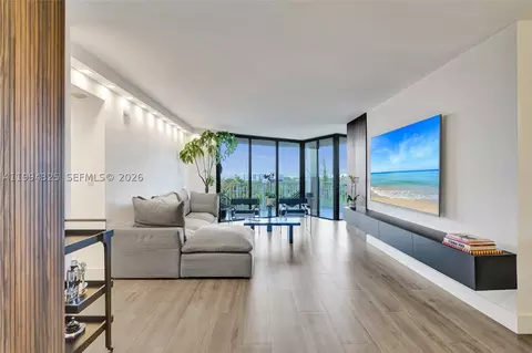 1000 Quayside Ter #707, Miami, FL 33138