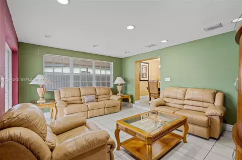 Living - Undisclosed, Hialeah, FL 33010 photo 2 of 3