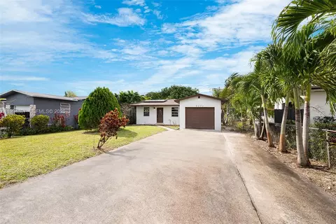 5632 SW 19th St, West Park, FL 33023