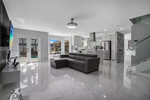 612 SW 179th Ave, Pembroke Pines, FL 33029