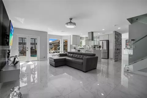 612 SW 179th Ave, Pembroke Pines, FL 33029