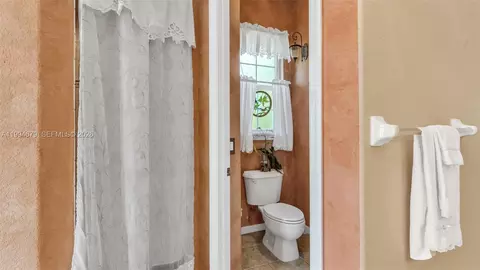 Bath - 237 Mclean Pt, Winter Haven, FL 33884 photo 8 of 9