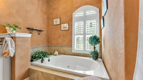 Bath - 237 Mclean Pt, Winter Haven, FL 33884 photo 7 of 9