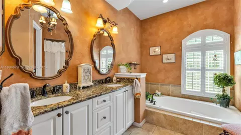 Bath - 237 Mclean Pt, Winter Haven, FL 33884 photo 5 of 9