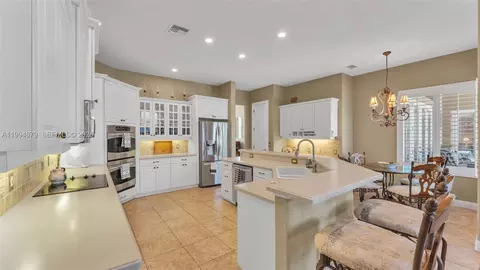 Kitchen - 237 Mclean Pt, Winter Haven, FL 33884 photo 6 of 9