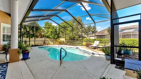 Exterior - 237 Mclean Pt, Winter Haven, FL 33884 photo 7 of 14