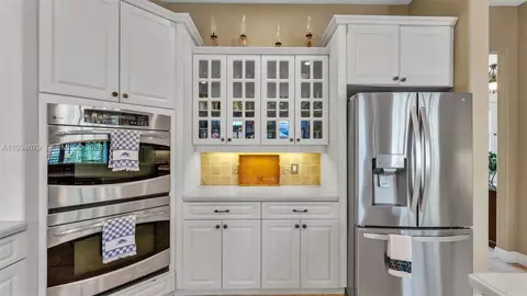 Kitchen - 237 Mclean Pt, Winter Haven, FL 33884 photo 9 of 9
