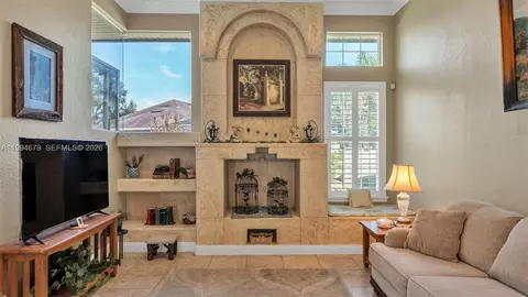 Living - 237 Mclean Pt, Winter Haven, FL 33884 photo 1 of 2