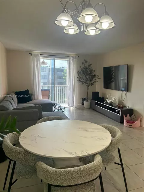 1700 NE 191st St #304, Miami, FL 33179