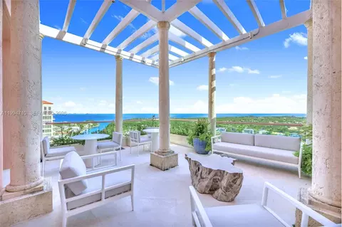 60 Edgewater Dr #TS-A, Coral Gables, FL 33133