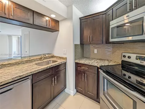 10501 W Broward Blvd #408, Plantation, FL 33324