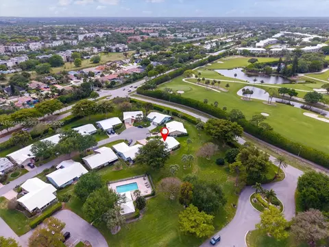 View/Area - 5669 Pinecrest Cir, Boca Raton, FL 33433 photo 4 of 6