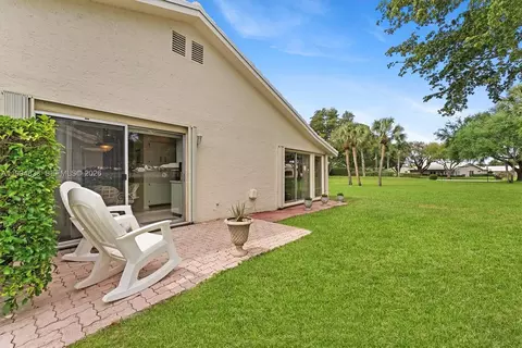 Exterior - 5669 Pinecrest Cir, Boca Raton, FL 33433 photo 1 of 3