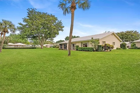 Exterior - 5669 Pinecrest Cir, Boca Raton, FL 33433 photo 3 of 3