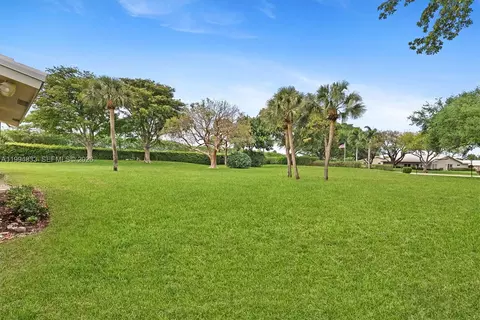 Exterior - 5669 Pinecrest Cir, Boca Raton, FL 33433 photo 2 of 3