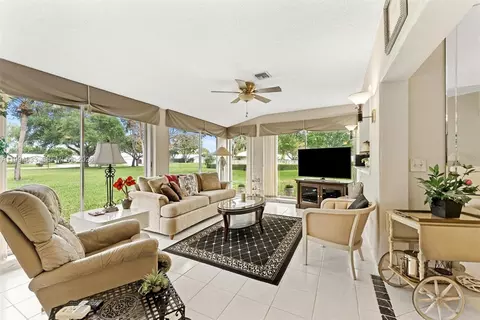 Living - 5669 Pinecrest Cir, Boca Raton, FL 33433 photo 3 of 4