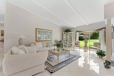 Living - 5669 Pinecrest Cir, Boca Raton, FL 33433 photo 2 of 4