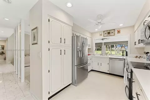 Kitchen - 5669 Pinecrest Cir, Boca Raton, FL 33433 photo 2 of 2