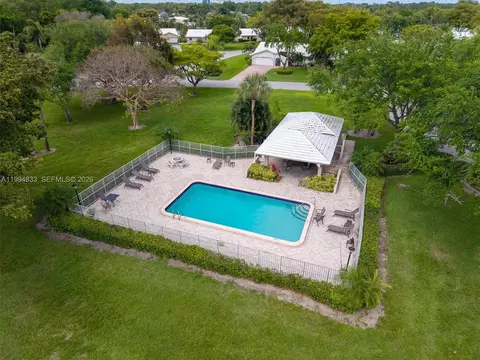 View/Area - 5669 Pinecrest Cir, Boca Raton, FL 33433 photo 3 of 6